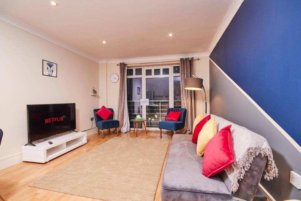Luxury 2 Bed Central Location Sleeps 5 Apartment Coventry